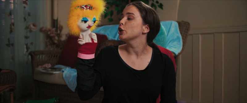 Ze puppet person, come here at once!