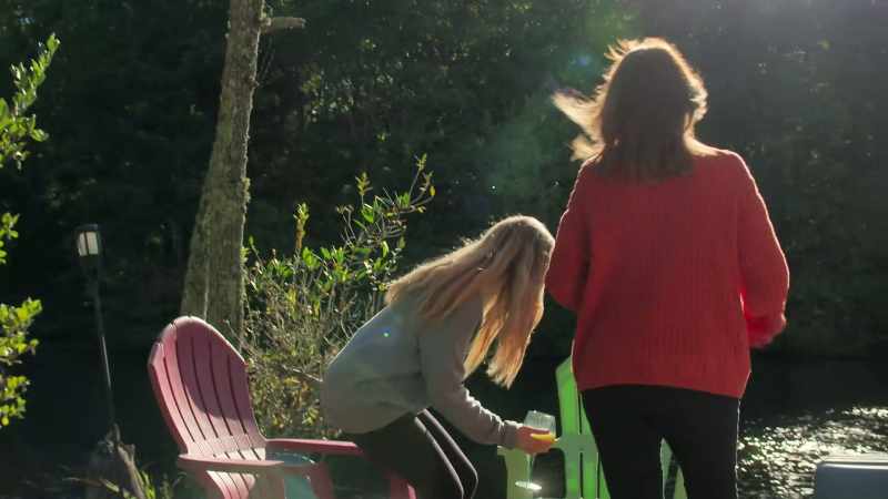 [Zoë] Come on, girlfriend. -[Pam] Know there used to be a tree there?