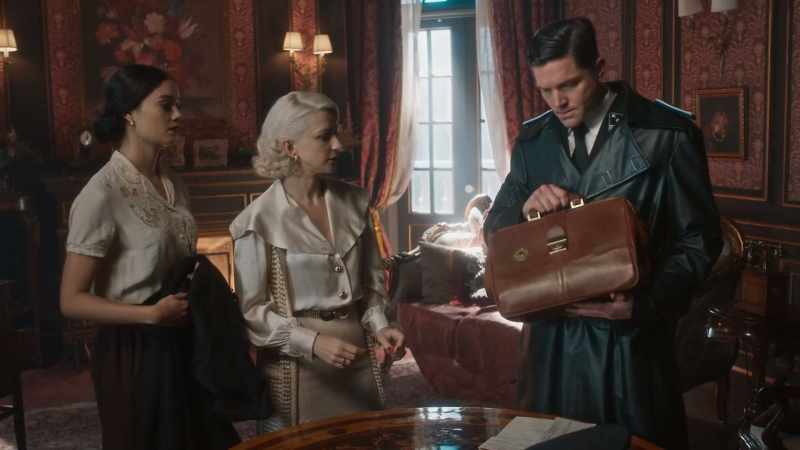 Zumkle: Let me help you with this. It's rather heavy, hmm?